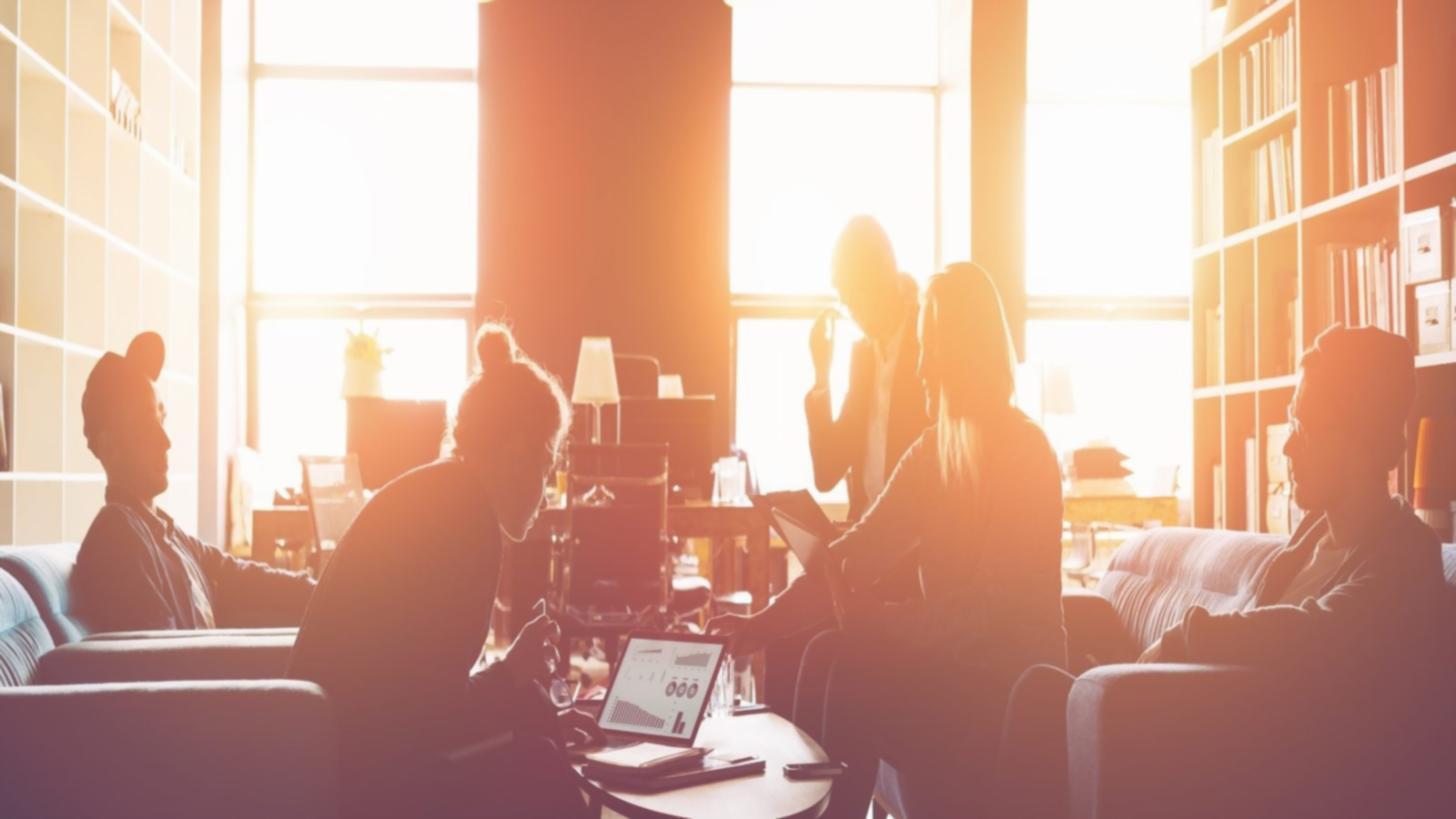 Professional financial education materials and market analysis tools